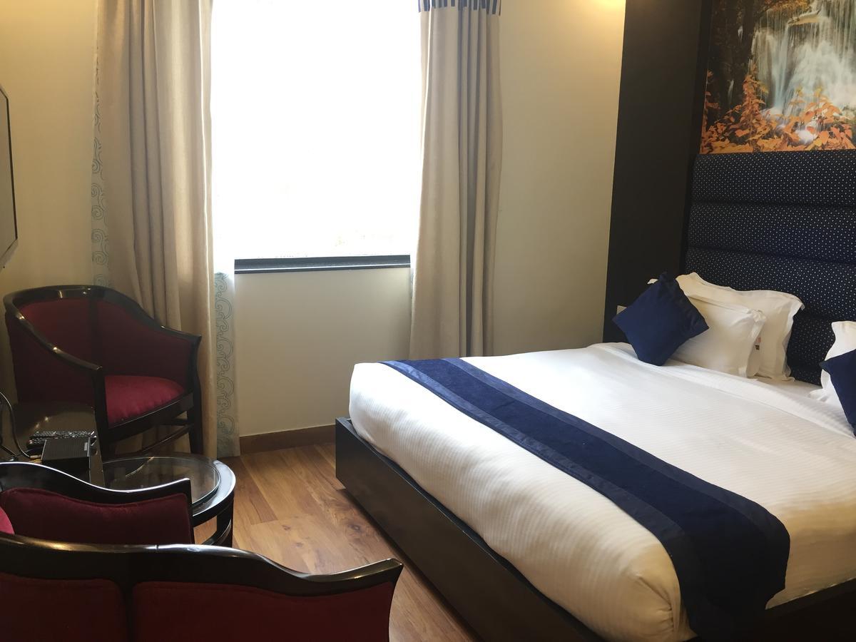 Hotel Pearl Blue Agra  Buitenkant foto