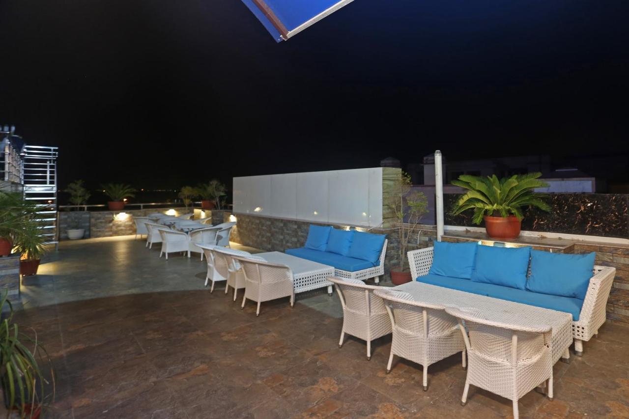 Hotel Pearl Blue Agra  Buitenkant foto